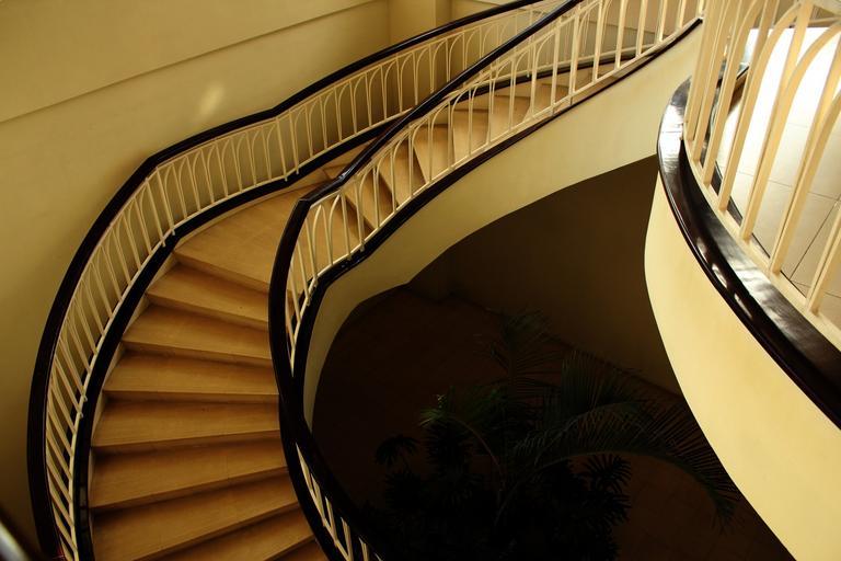 schody so zábradlím.jpg